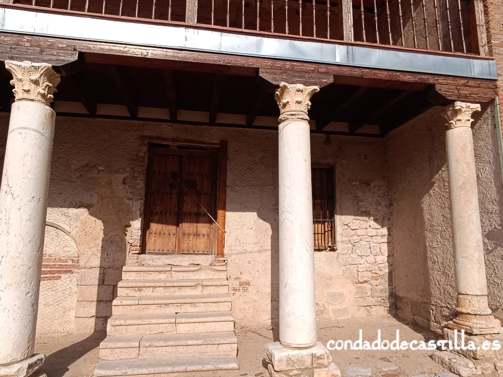 Columnas de la casa prioral de San Román de Hornija
