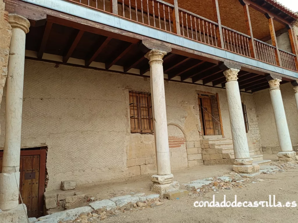 Columnas de la casa prioral de San Román de Hornija