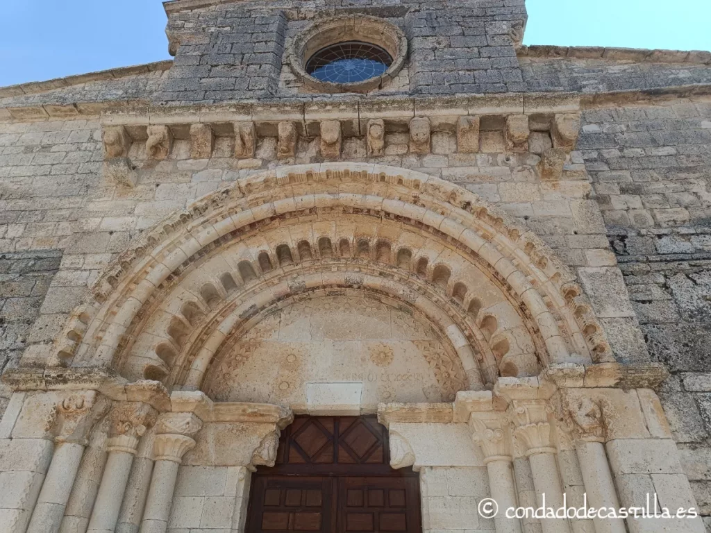 Fachada oeste románica de Santa María de Wamba
