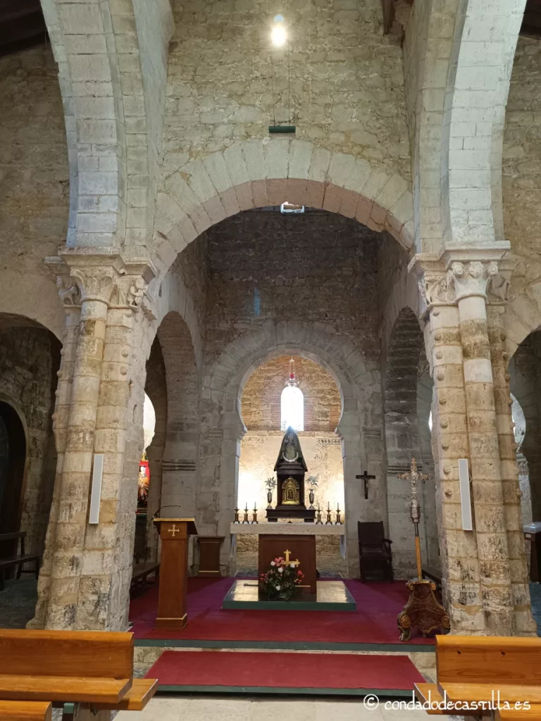 Vista del altar mayor de época prerrománica de Santa María de Wamba