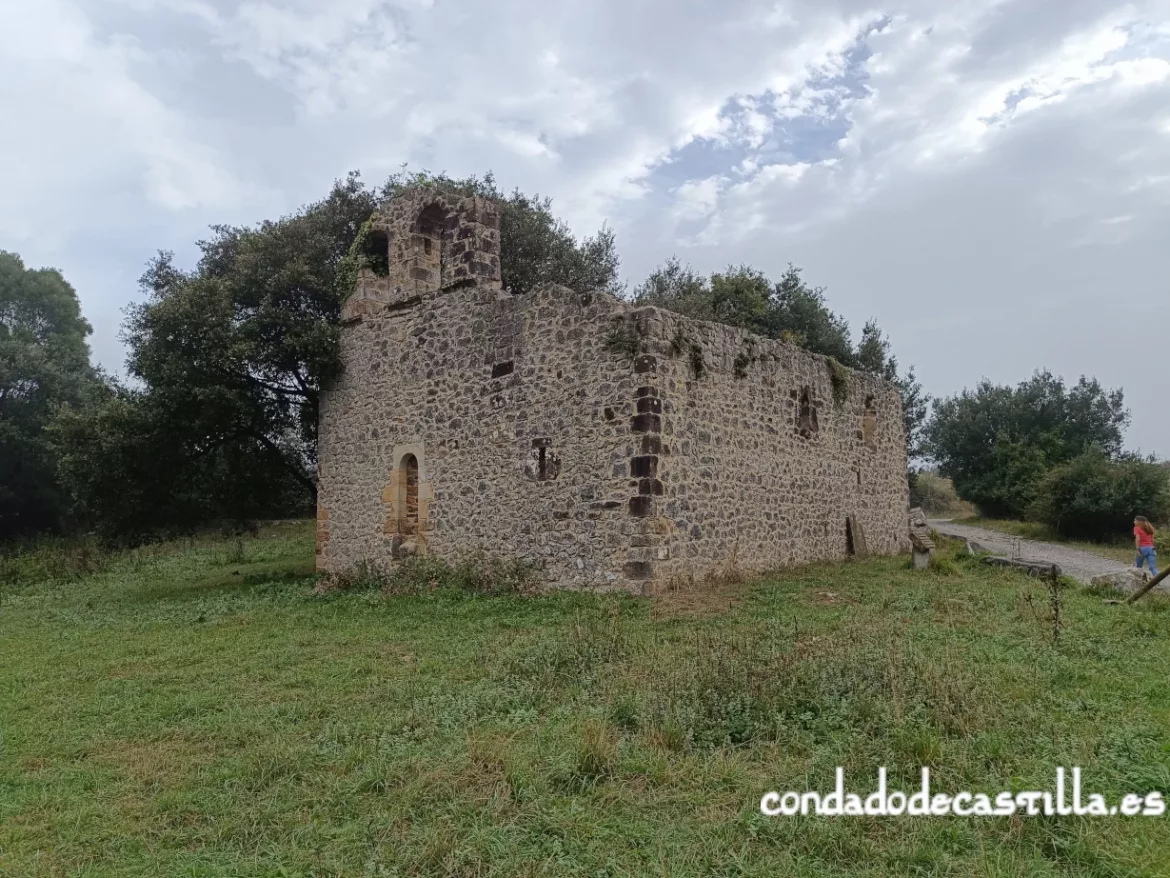Ruinas de la ermita de San Julián de Villanueva en Liendo