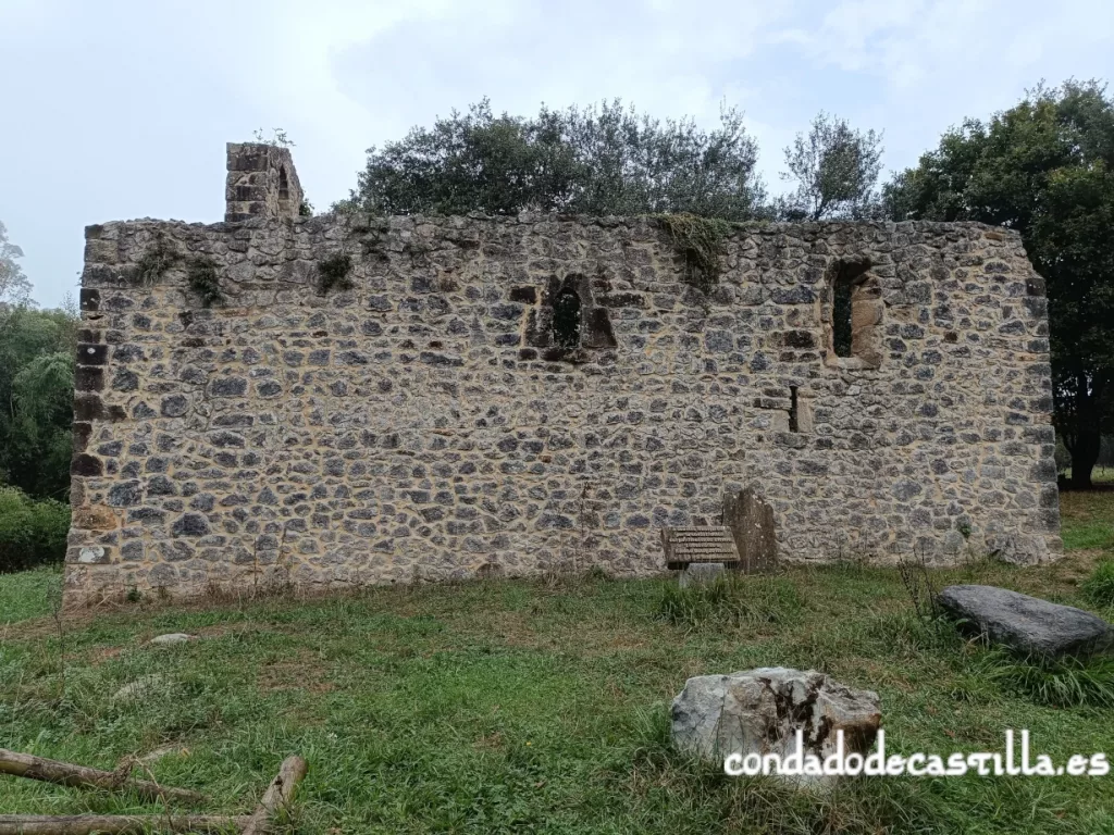 Interior de la ermita de San Juan de Villanueva en Liendo
