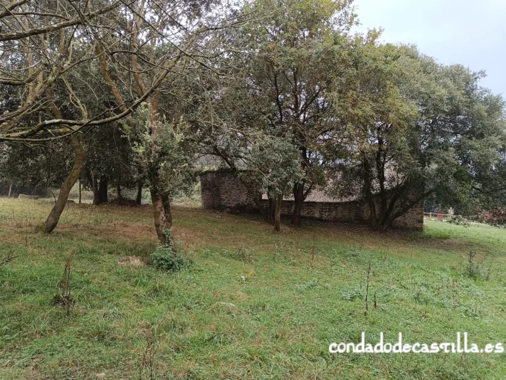 Entorno de la ermita de San Juan de Villanueva en Liendo