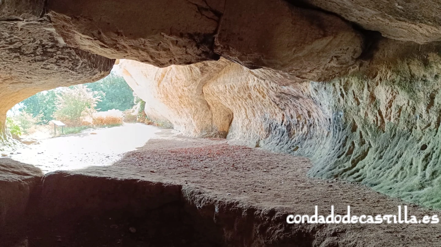Interior de El Cuevatón