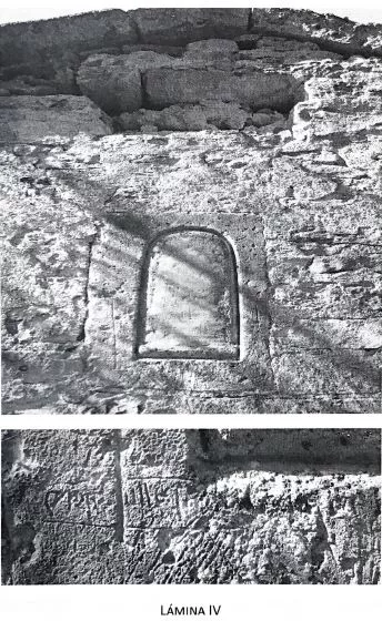 Inscripción altomedieval junto a la ventana del ábside de Ael